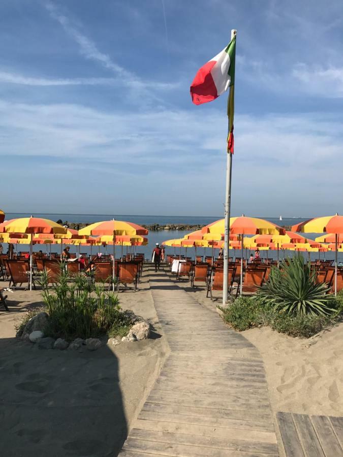 Ancora Bilocale Villa Marina di Massa Exteriör bild