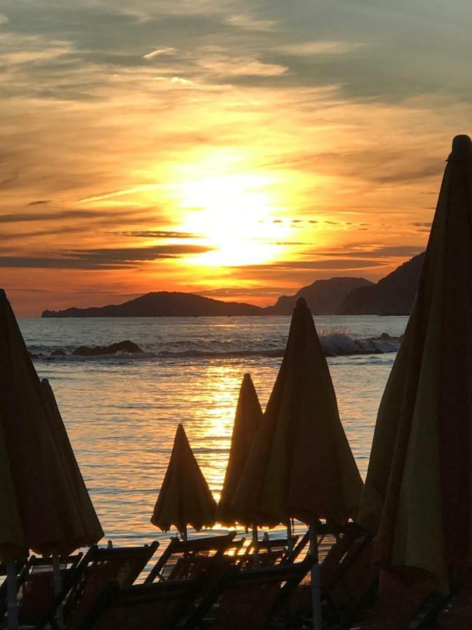 Ancora Bilocale Villa Marina di Massa Exteriör bild